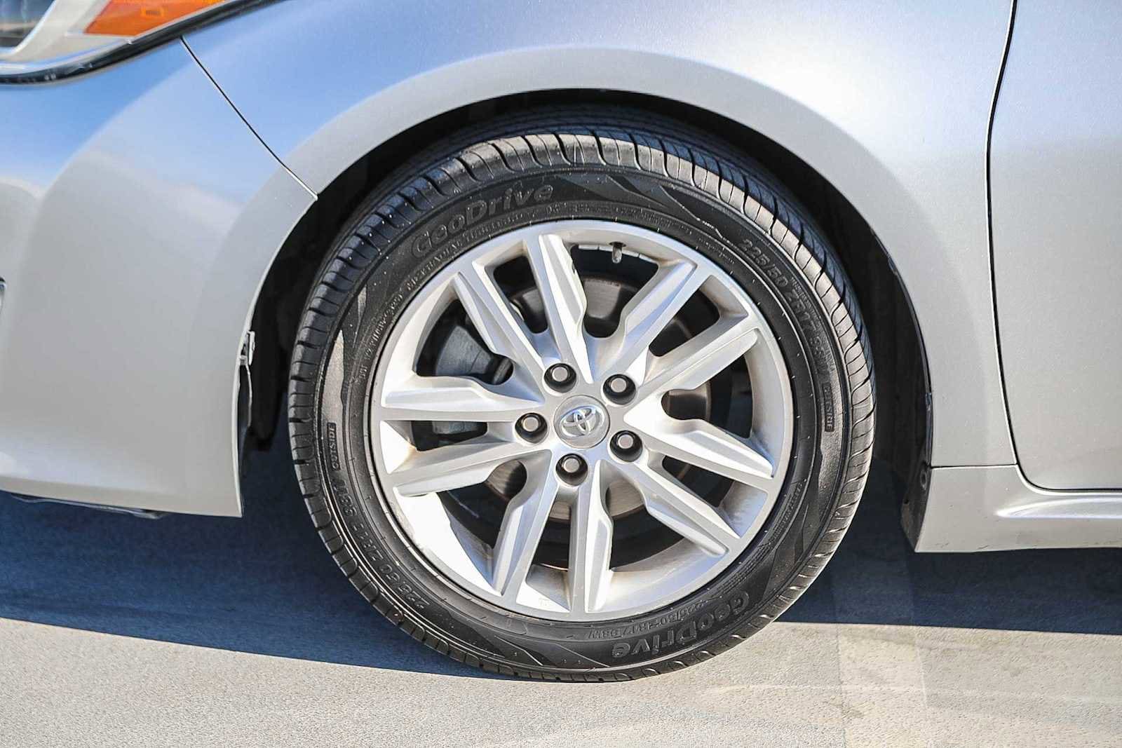 Thumbnail: 2015 Toyota Avalon - 10