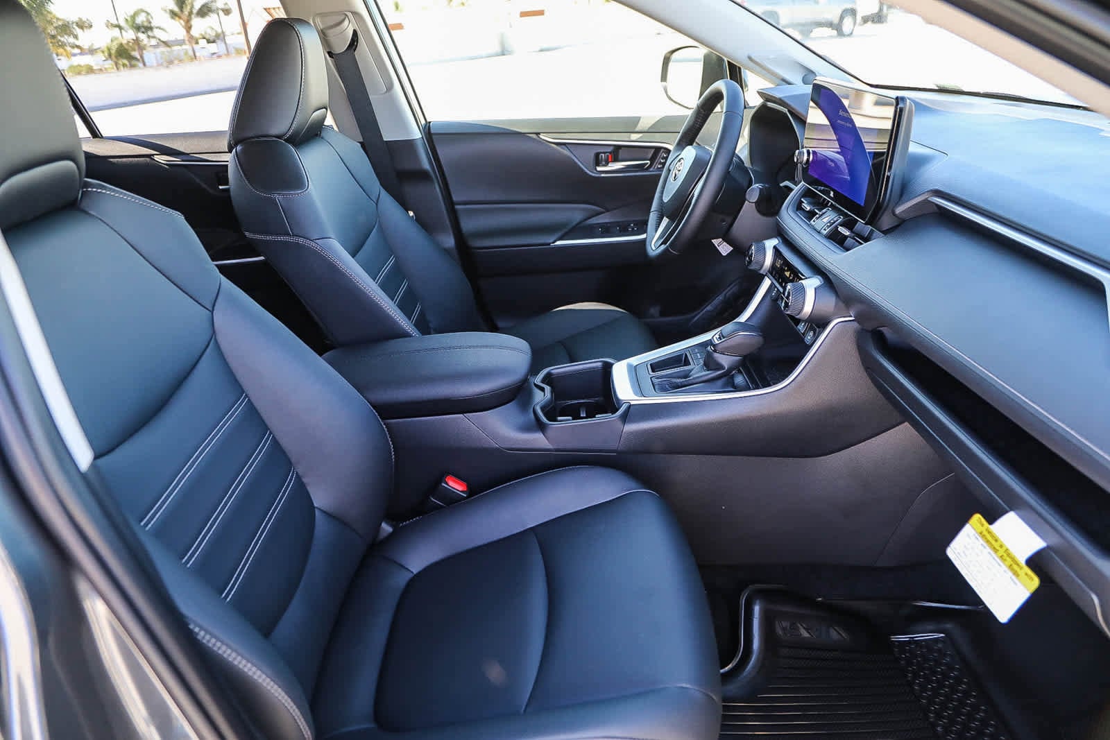 Thumbnail: 2025 Toyota RAV4 - 17