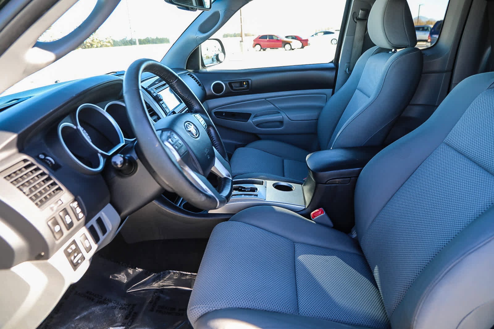 Thumbnail: 2013 Toyota Tacoma - 18