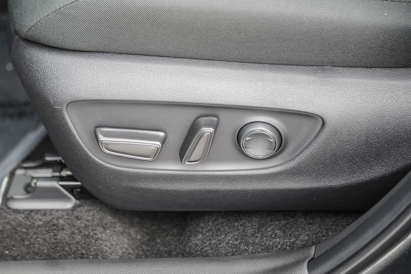 Thumbnail: 2025 Toyota RAV4 - 21