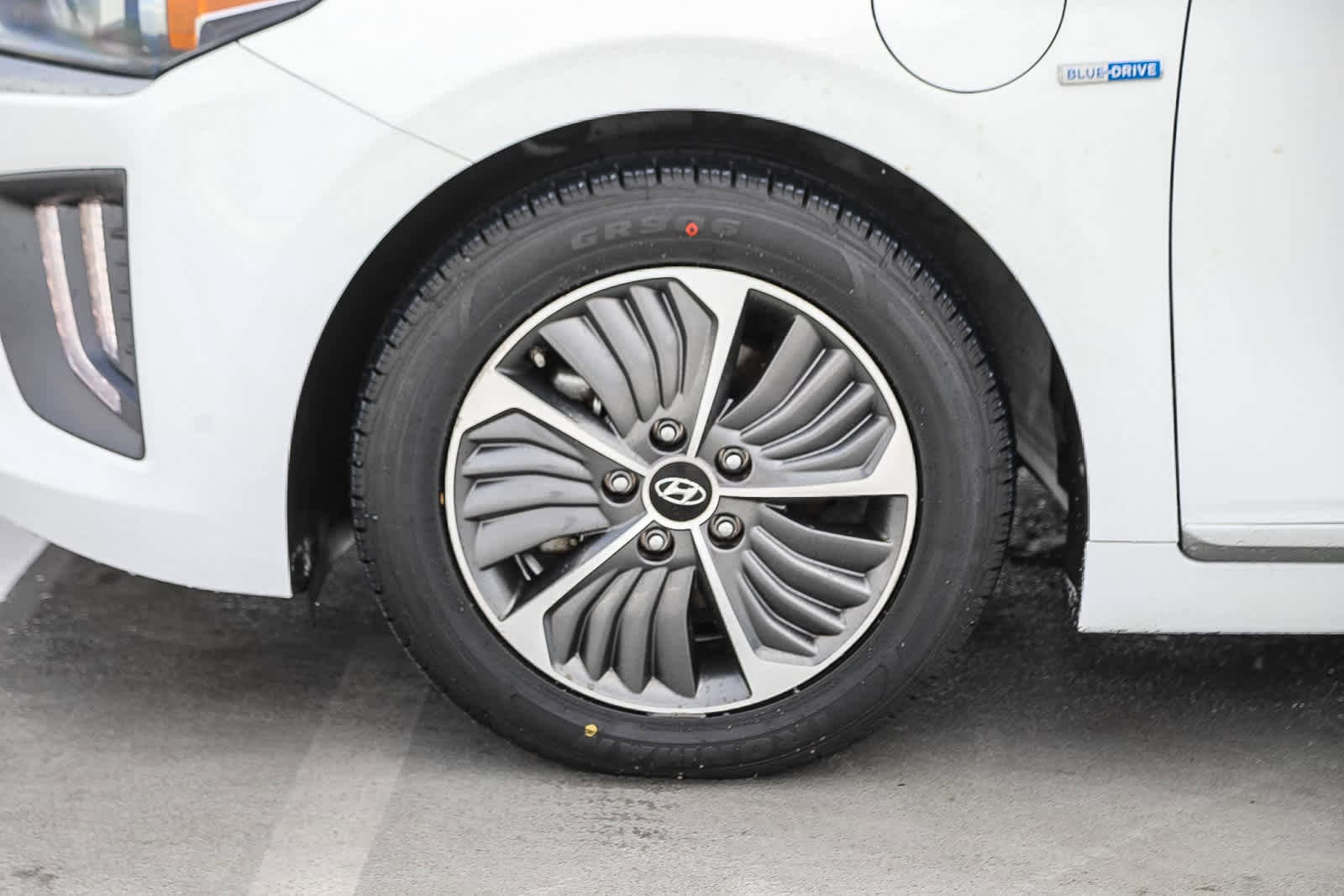 Thumbnail: 2020 Hyundai Ioniq - 8