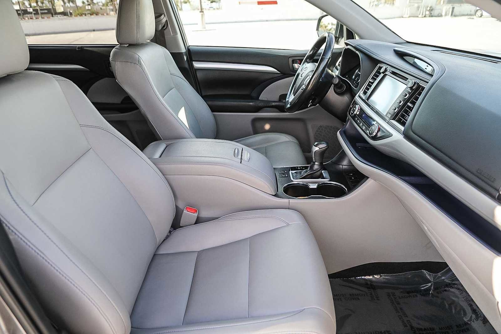 Thumbnail: 2019 Toyota Highlander - 14