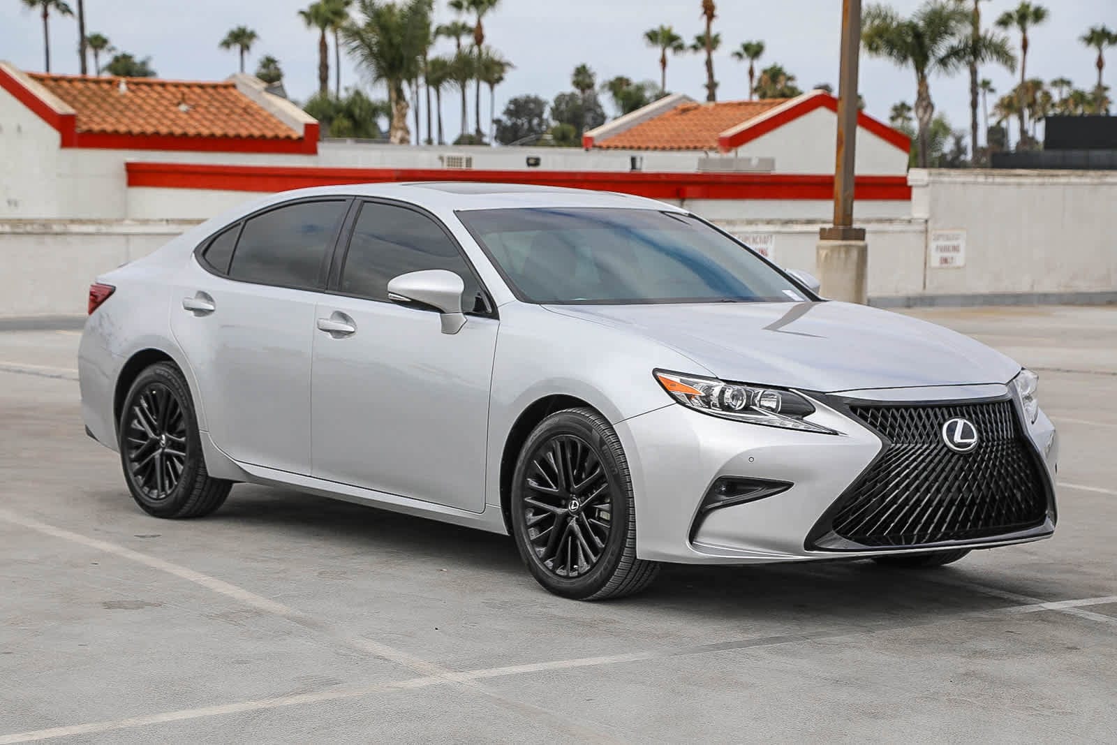 Thumbnail: 2016 Lexus ES - 4