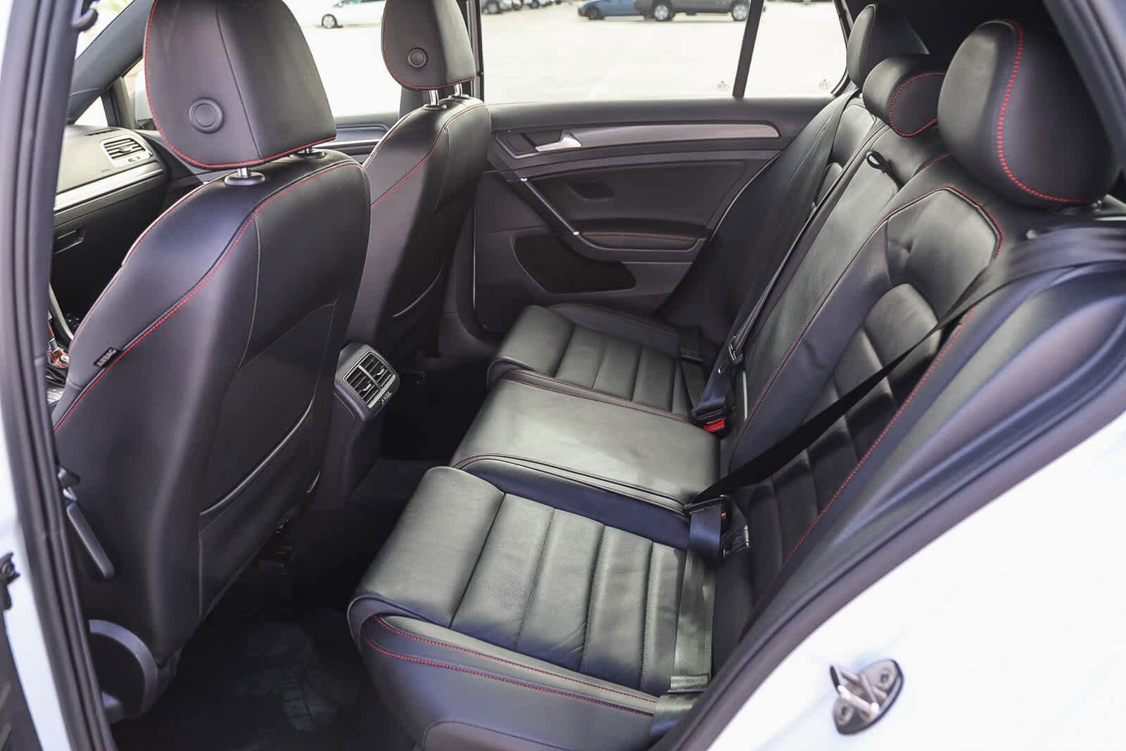 Thumbnail: 2018 Volkswagen Golf - 17