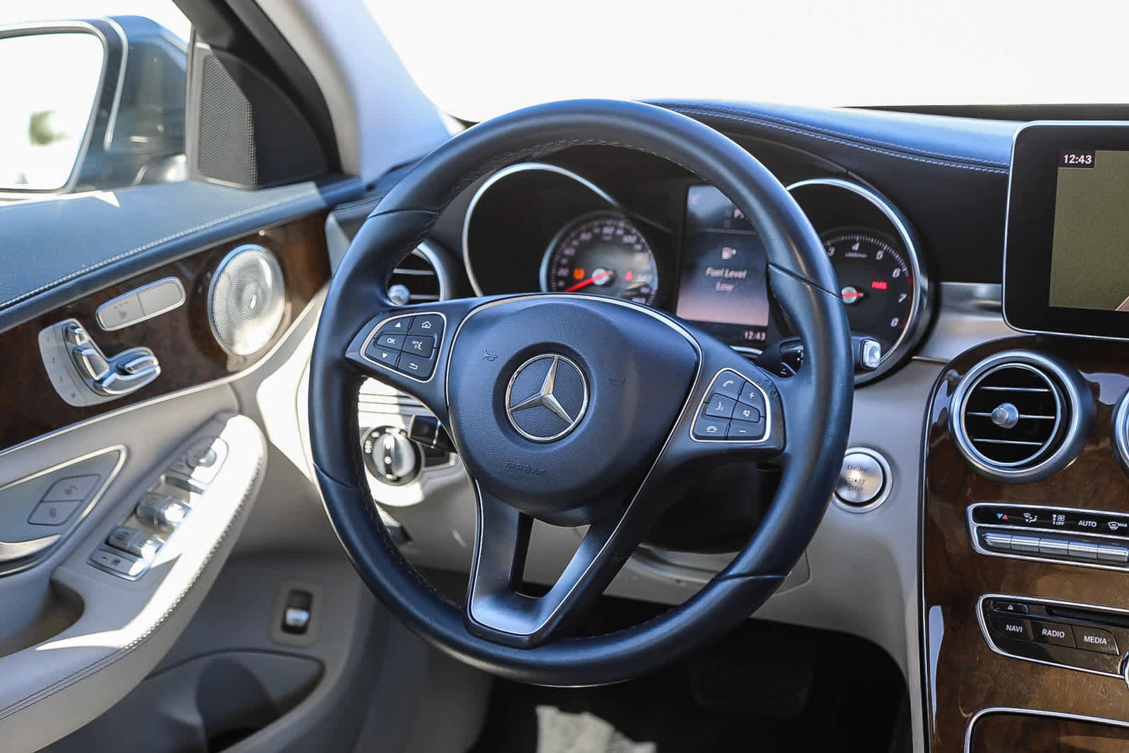 Thumbnail: 2017 Mercedes-Benz C-Class - 15