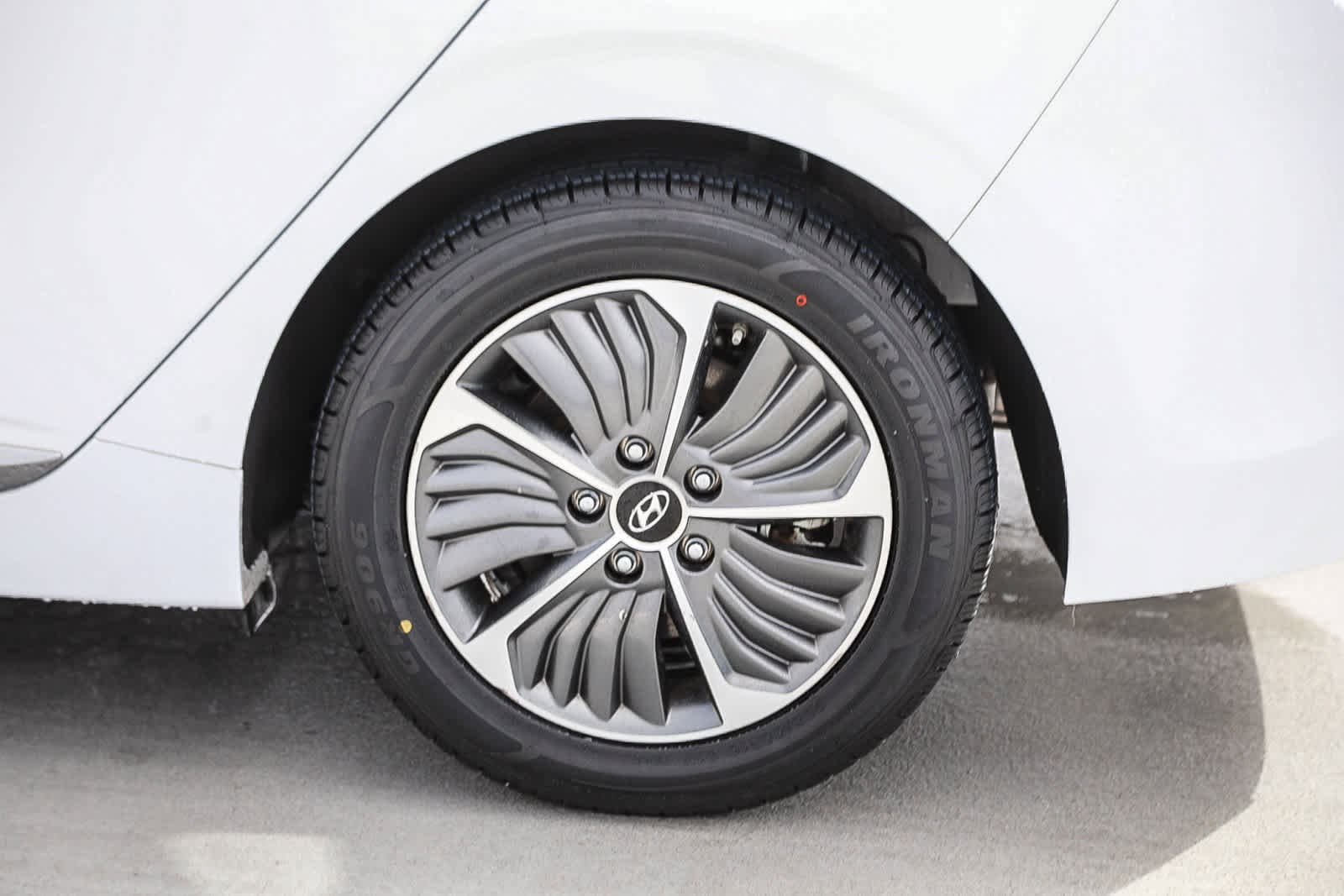 Thumbnail: 2020 Hyundai Ioniq - 9