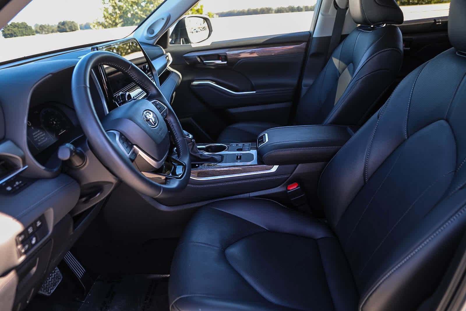 Thumbnail: 2024 Toyota Highlander - 17