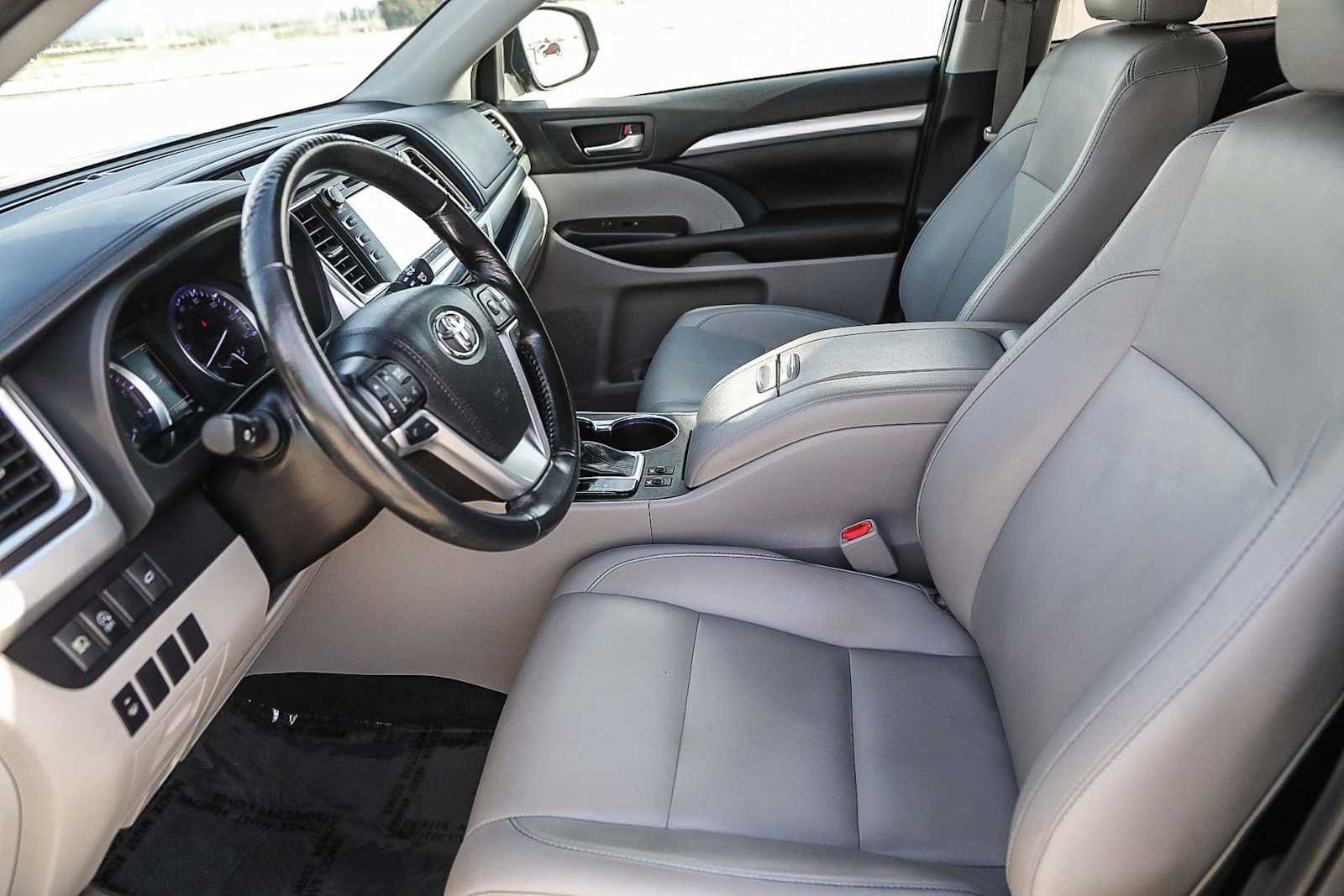 Thumbnail: 2019 Toyota Highlander - 15