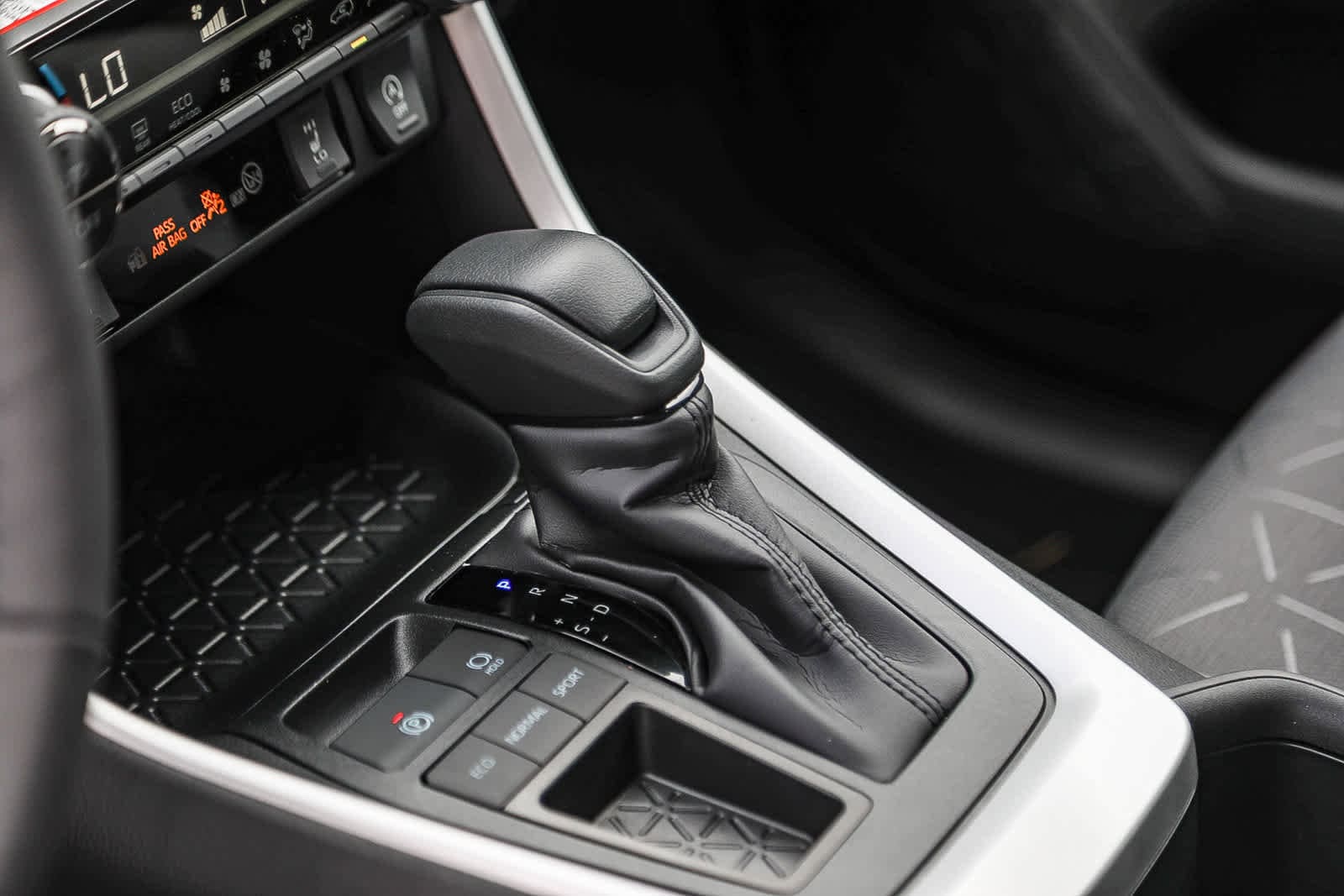 Thumbnail: 2025 Toyota RAV4 - 22