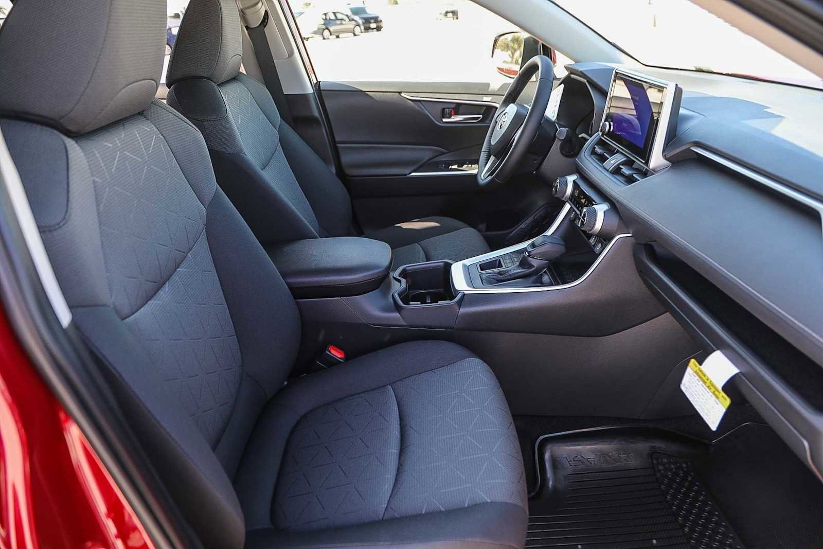 Thumbnail: 2025 Toyota RAV4 - 15