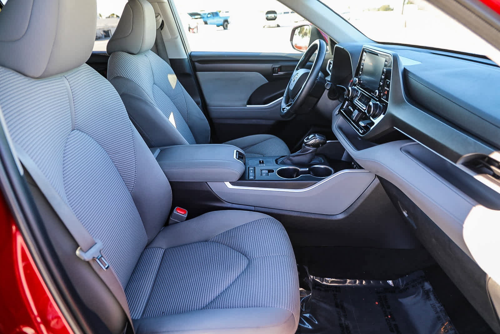 Thumbnail: 2020 Toyota Highlander - 16