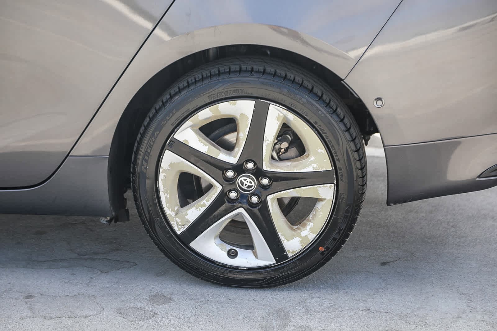 Thumbnail: 2016 Toyota Prius - 10