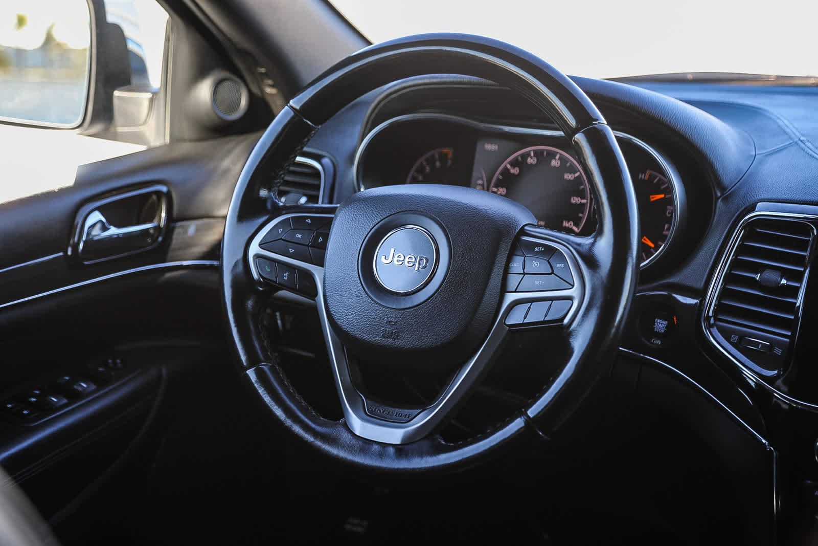 Thumbnail: 2020 Jeep Grand Cherokee - 15