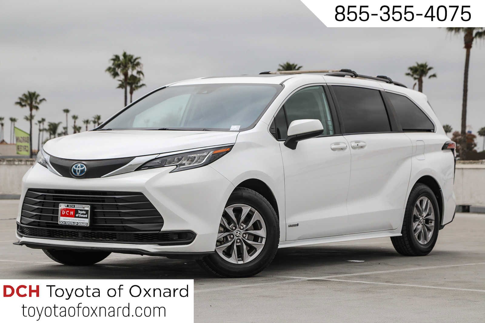 2021 Toyota Sienna LE Hero Image