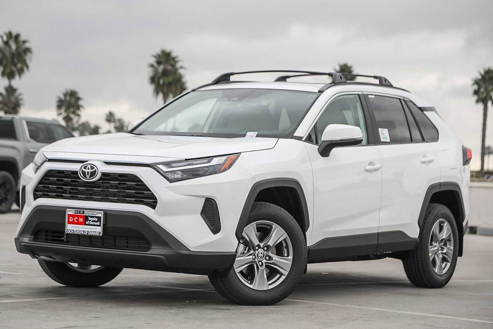 2025 Toyota RAV4 XLE's photo