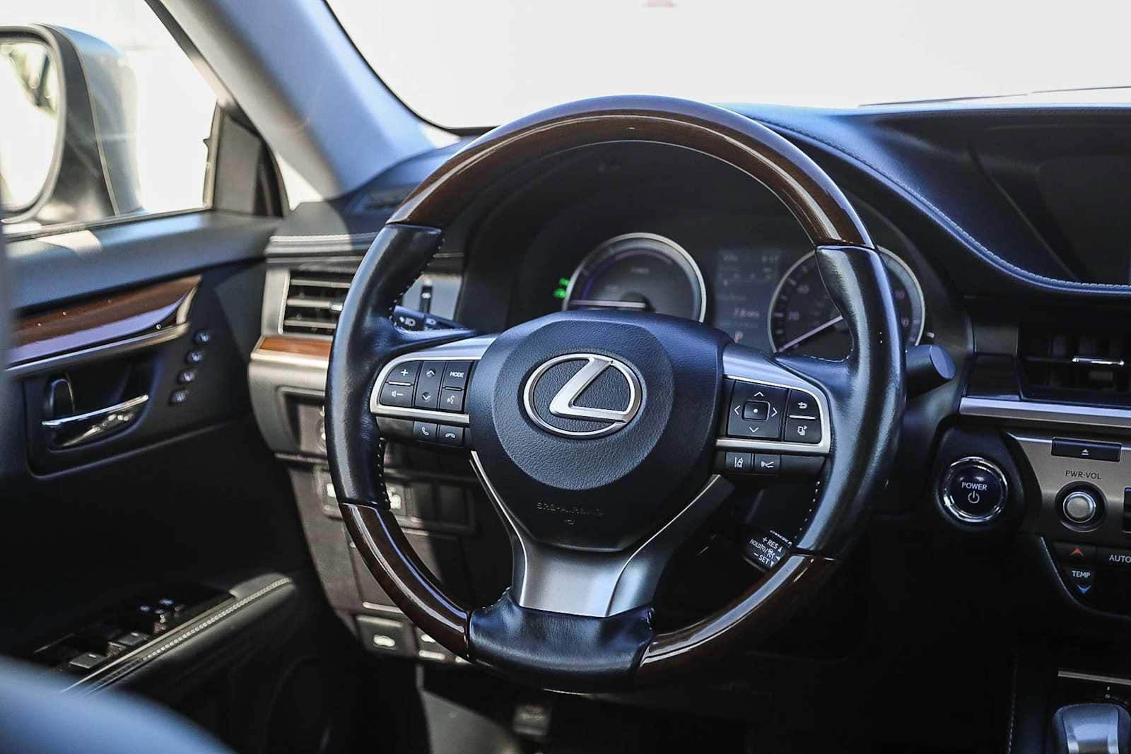 Thumbnail: 2016 Lexus ES - 15