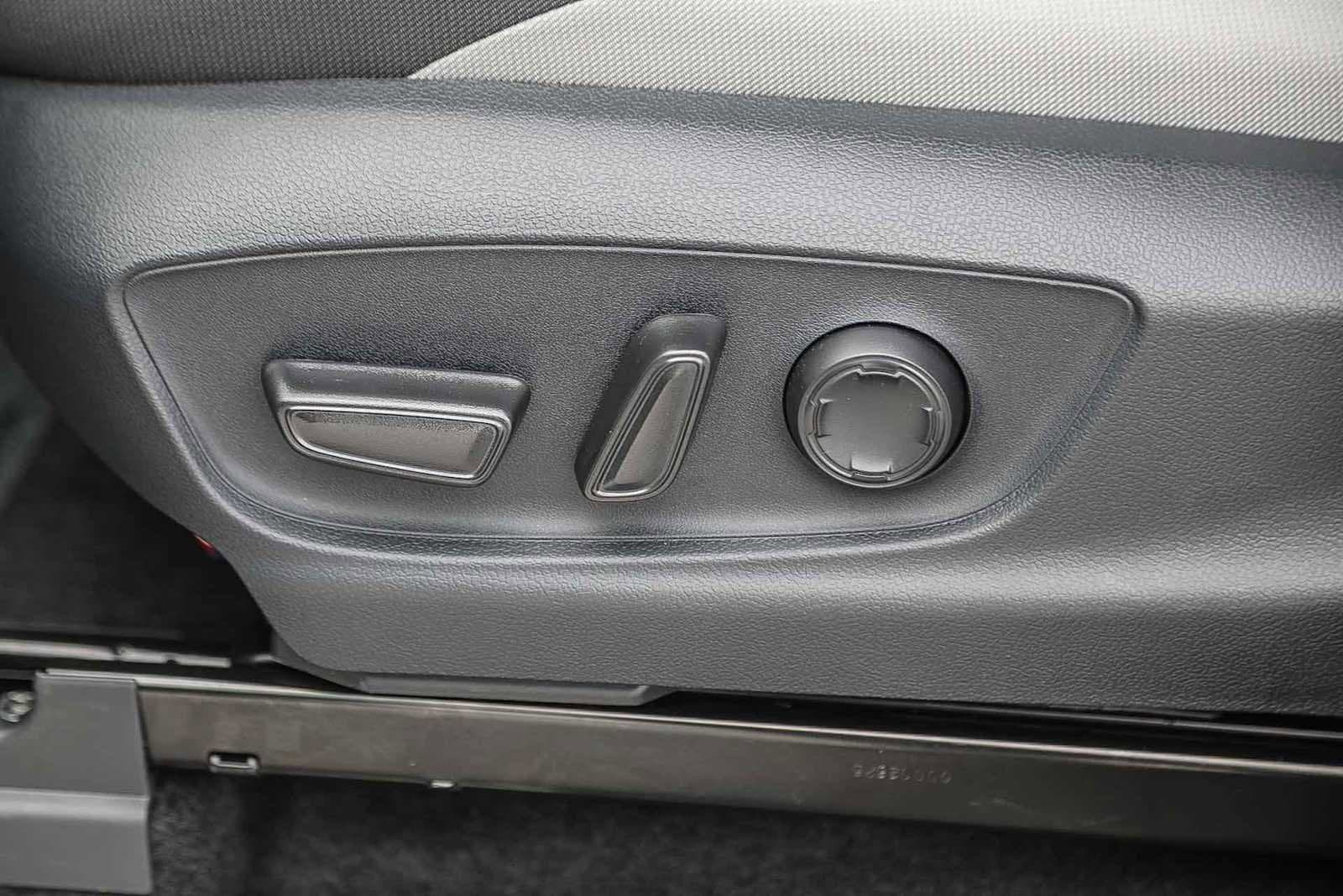 Thumbnail: 2025 Toyota Tacoma - 18