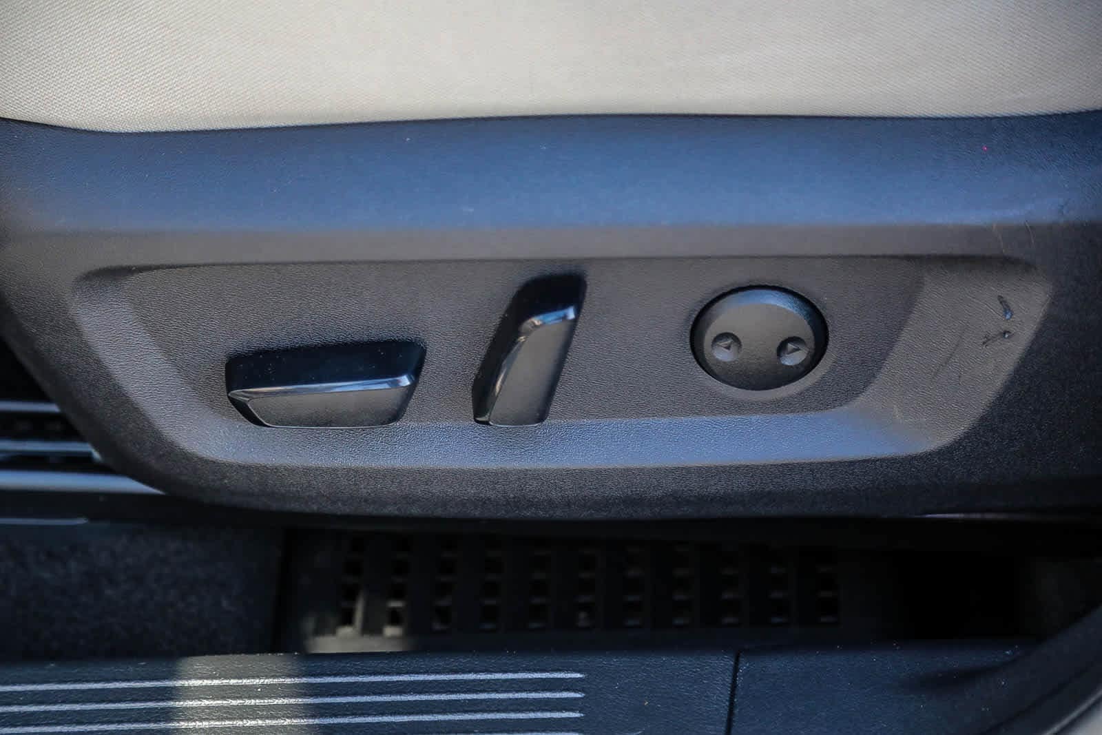 Thumbnail: 2023 Nissan Rogue - 18