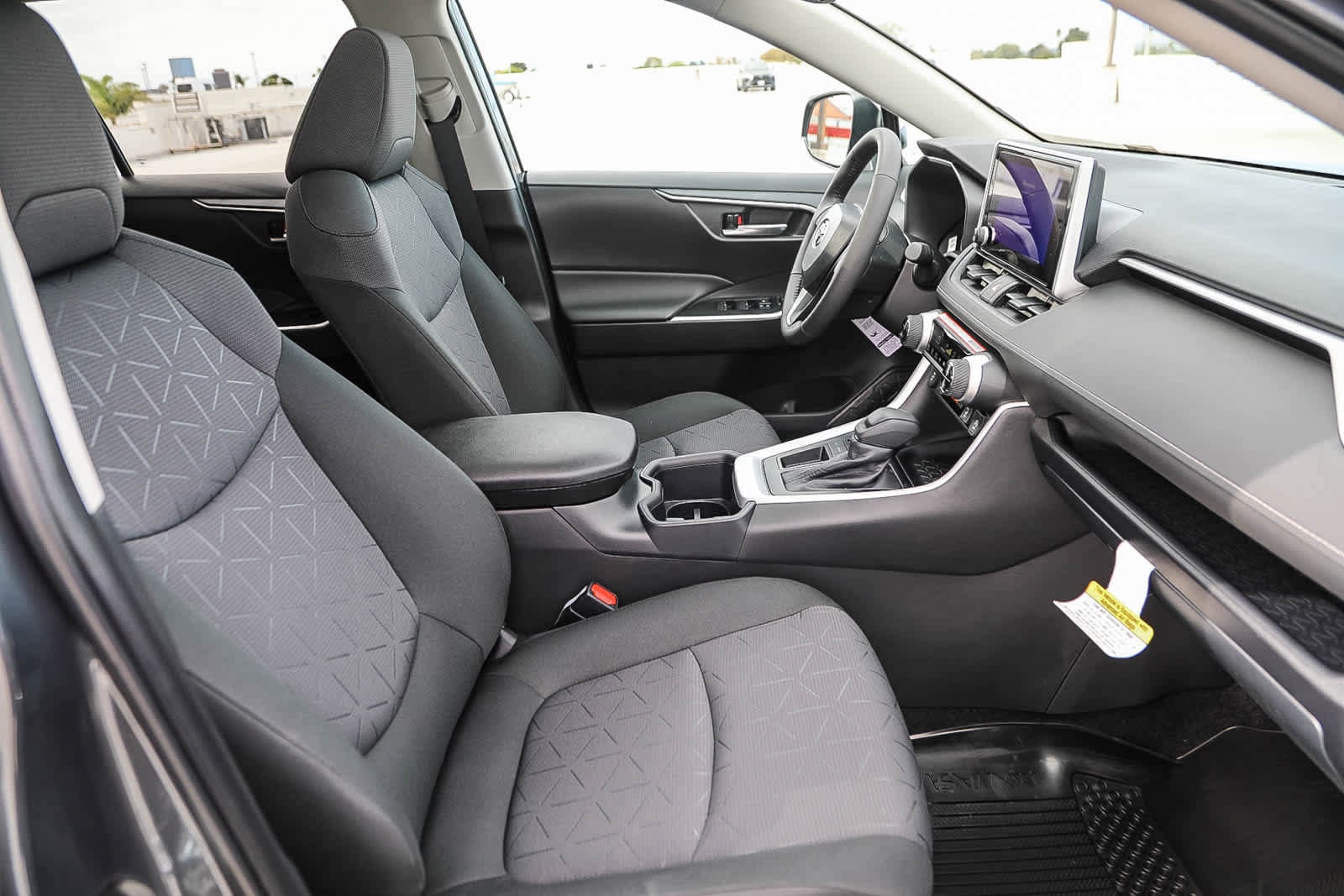 Thumbnail: 2025 Toyota RAV4 - 18