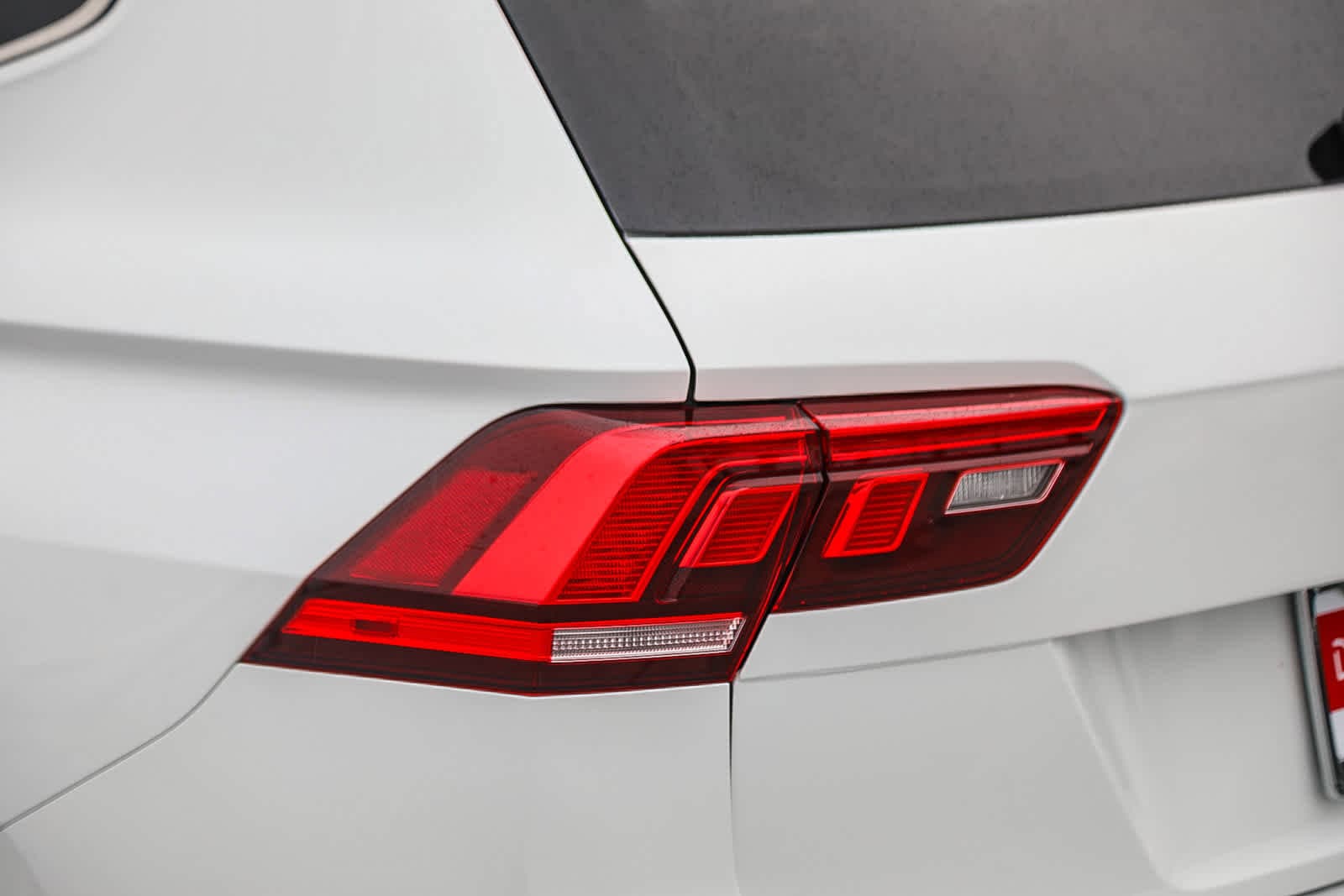 Thumbnail: 2022 Volkswagen Tiguan - 8