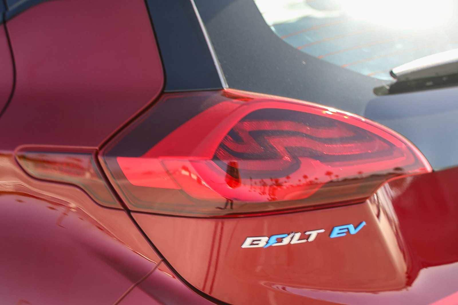 Thumbnail: 2018 Chevrolet Bolt EV - 8