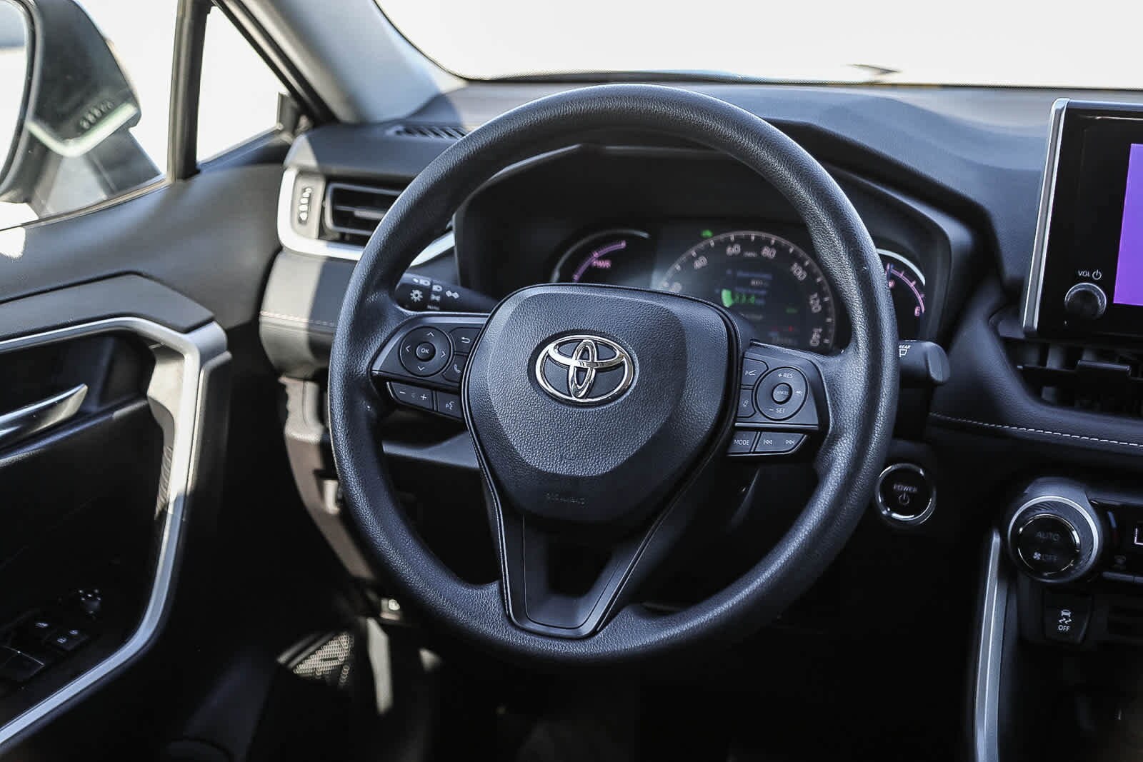 Thumbnail: 2025 Toyota RAV4 - 16