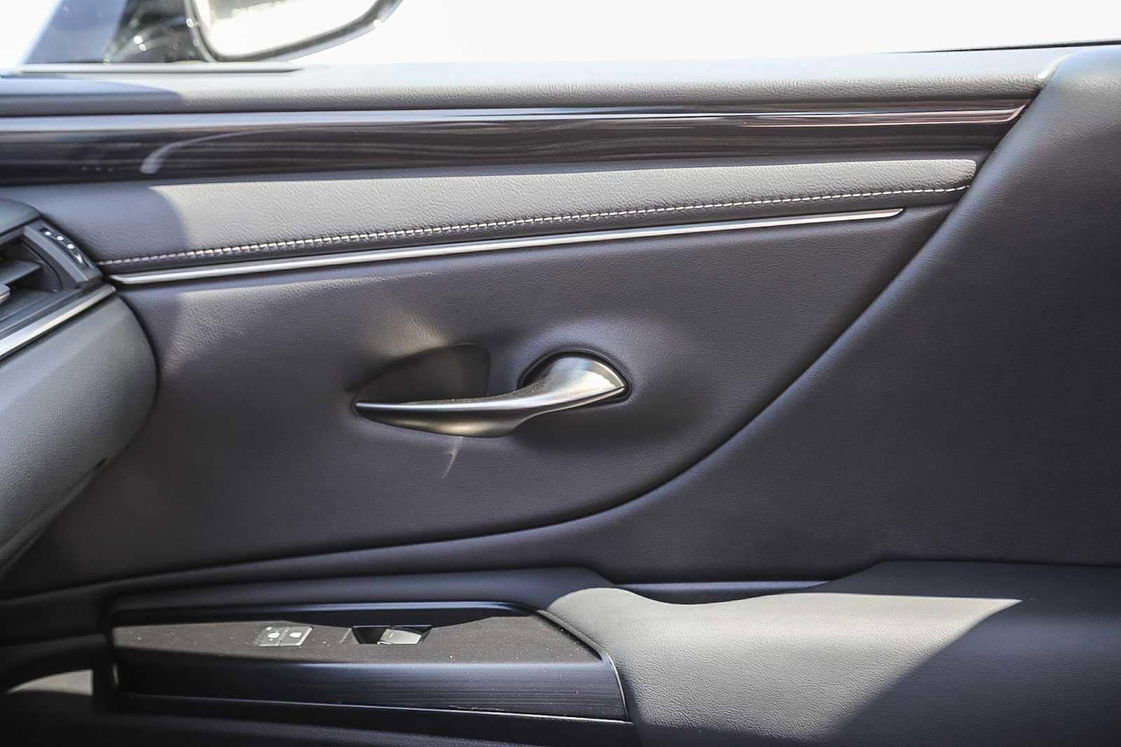 Thumbnail: 2021 Lexus ES - 20