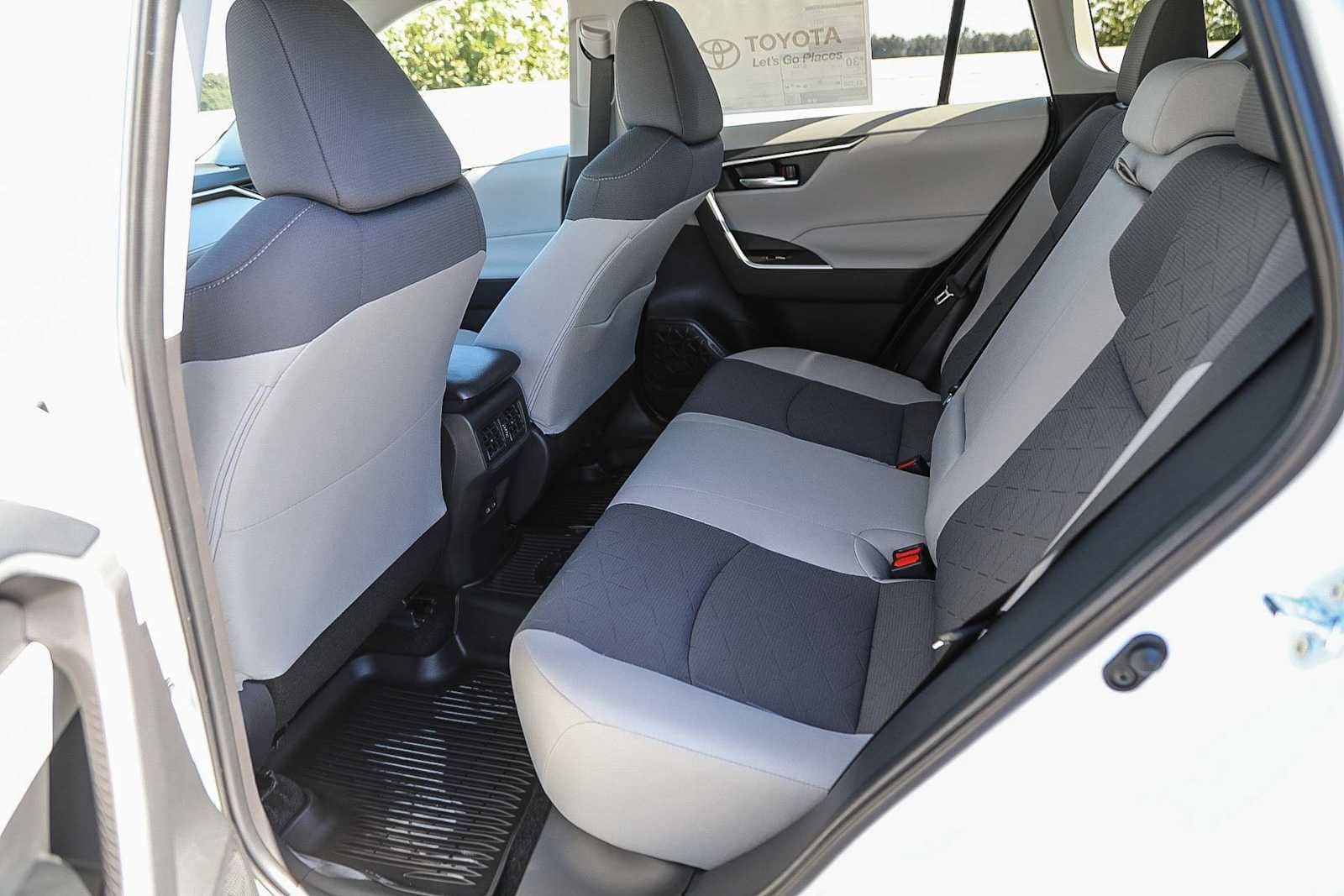 Thumbnail: 2025 Toyota RAV4 - 17