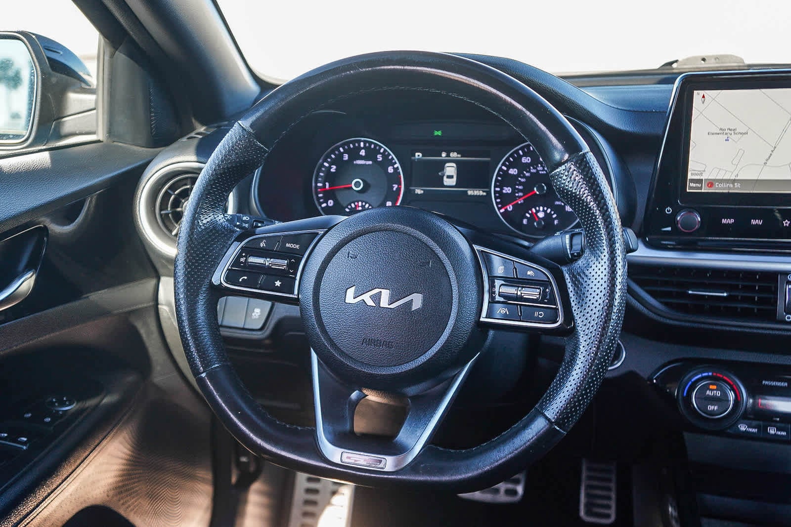 Thumbnail: 2022 Kia Forte - 16