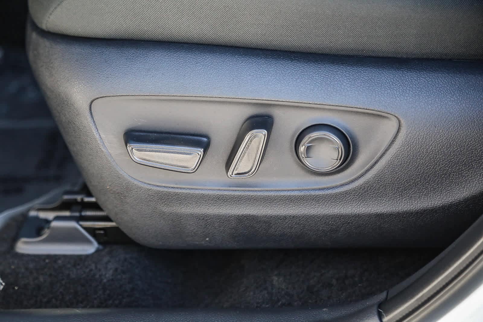 Thumbnail: 2025 Toyota RAV4 - 19