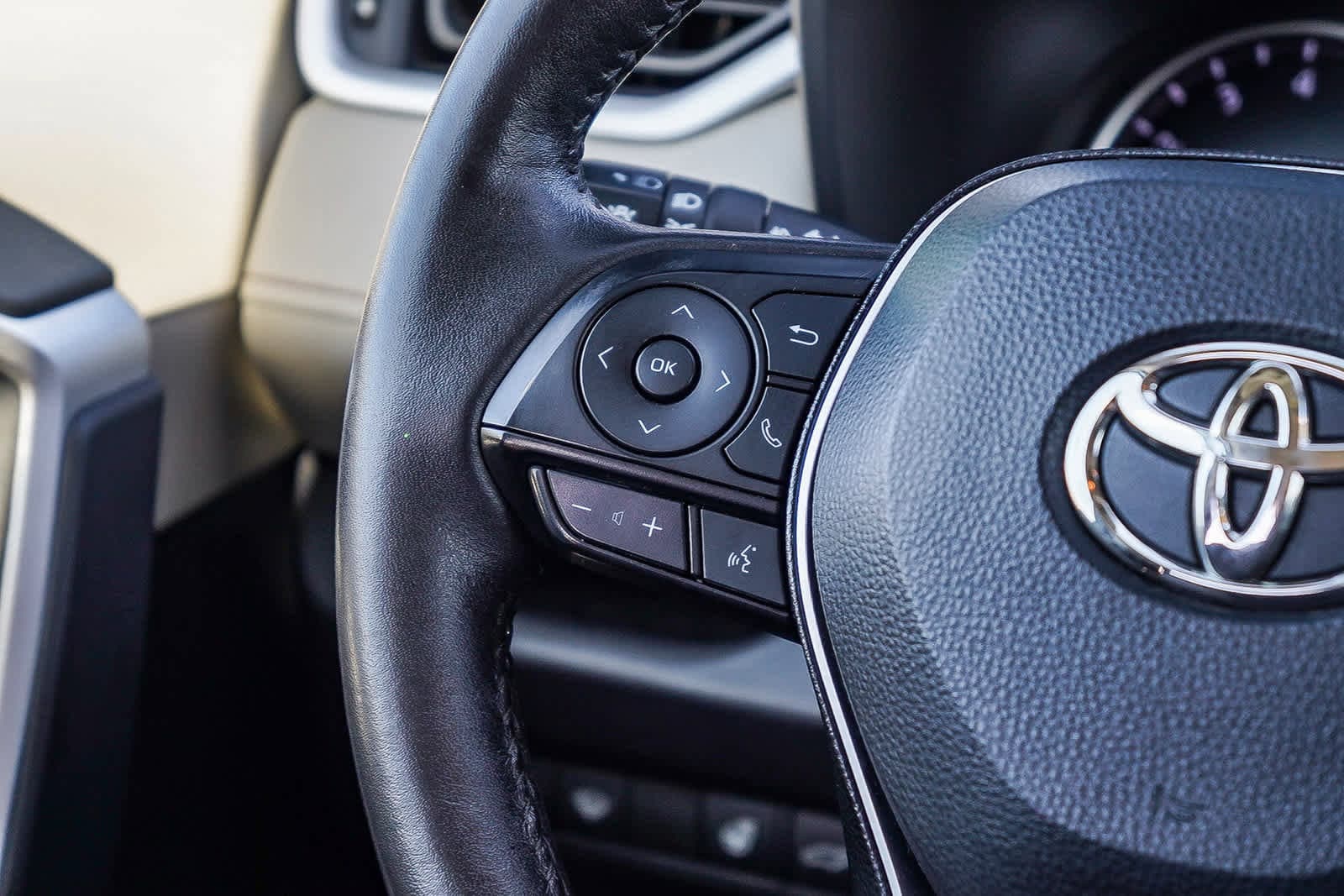 Thumbnail: 2020 Toyota RAV4 - 16