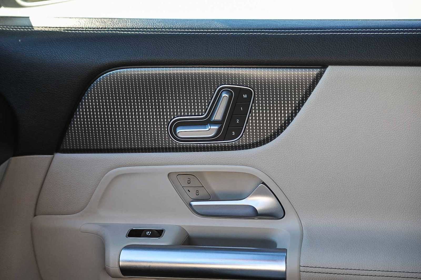 Thumbnail: 2021 Mercedes-Benz GLA - 20