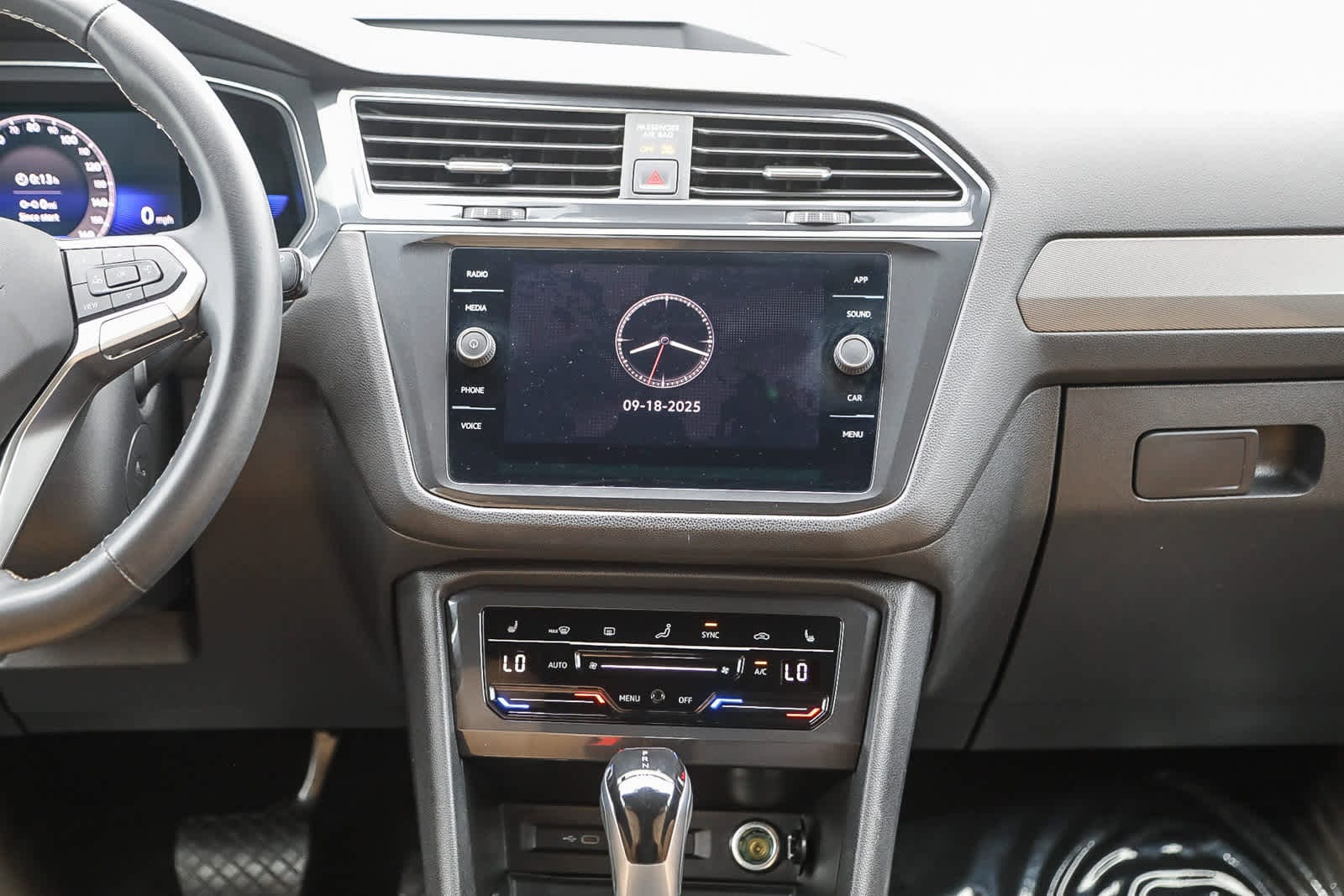 Thumbnail: 2022 Volkswagen Tiguan - 12