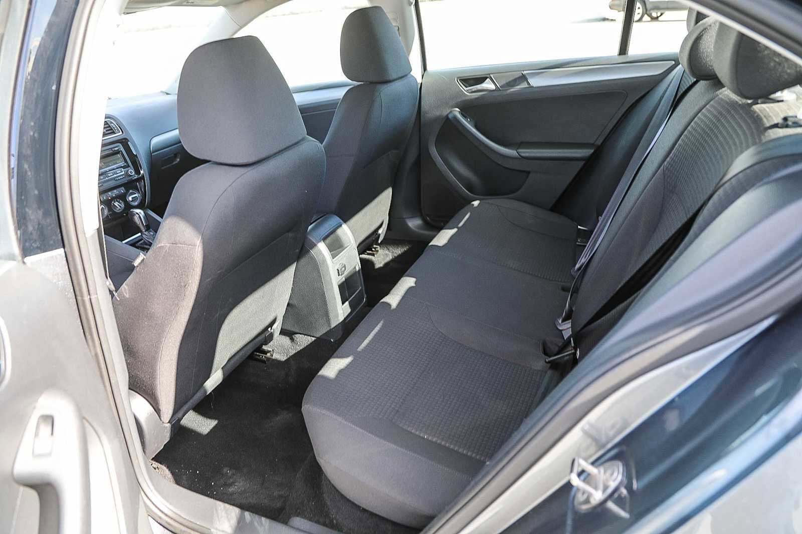 Thumbnail: 2015 Volkswagen Jetta - 18