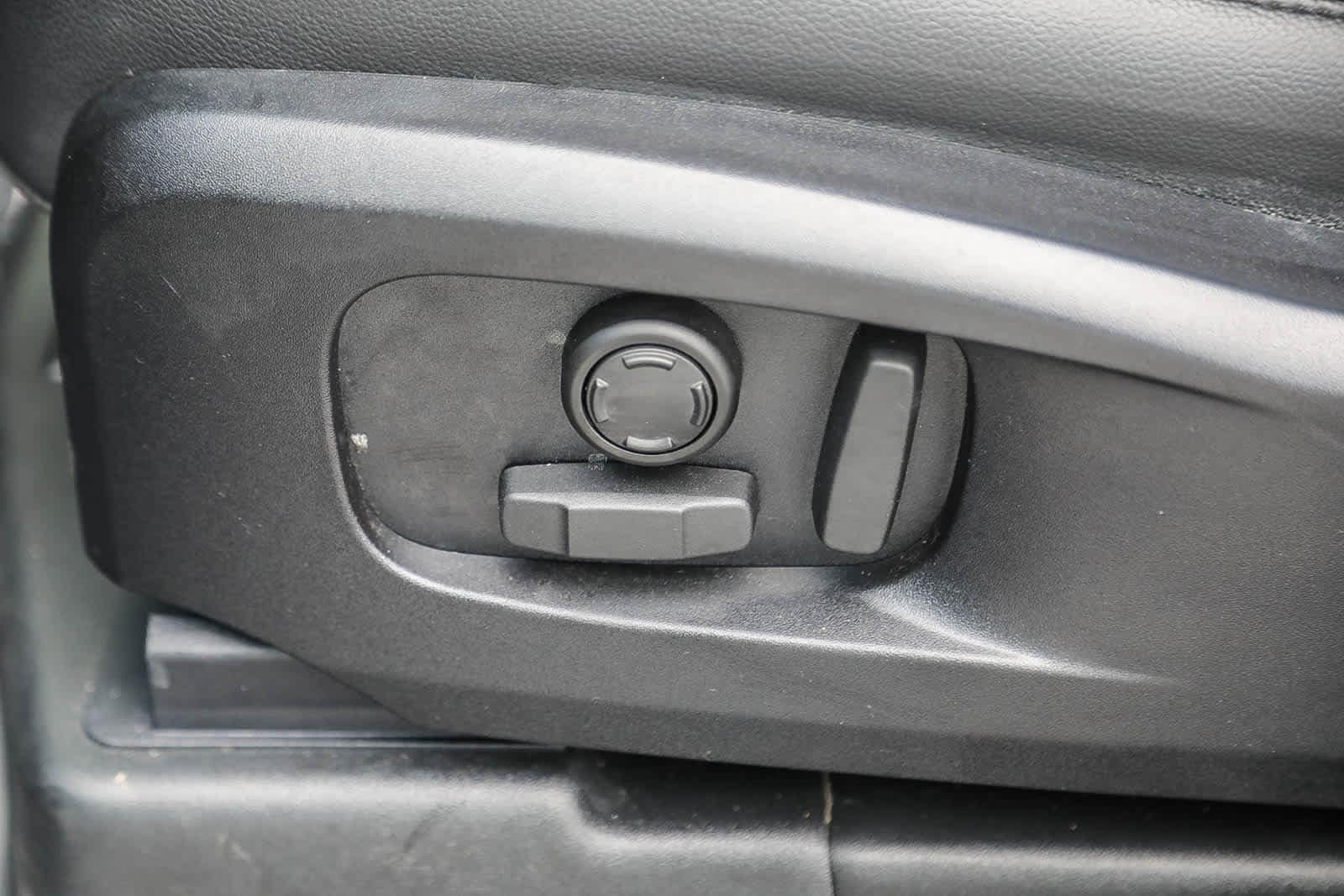 Thumbnail: 2024 Land Rover Defender - 19