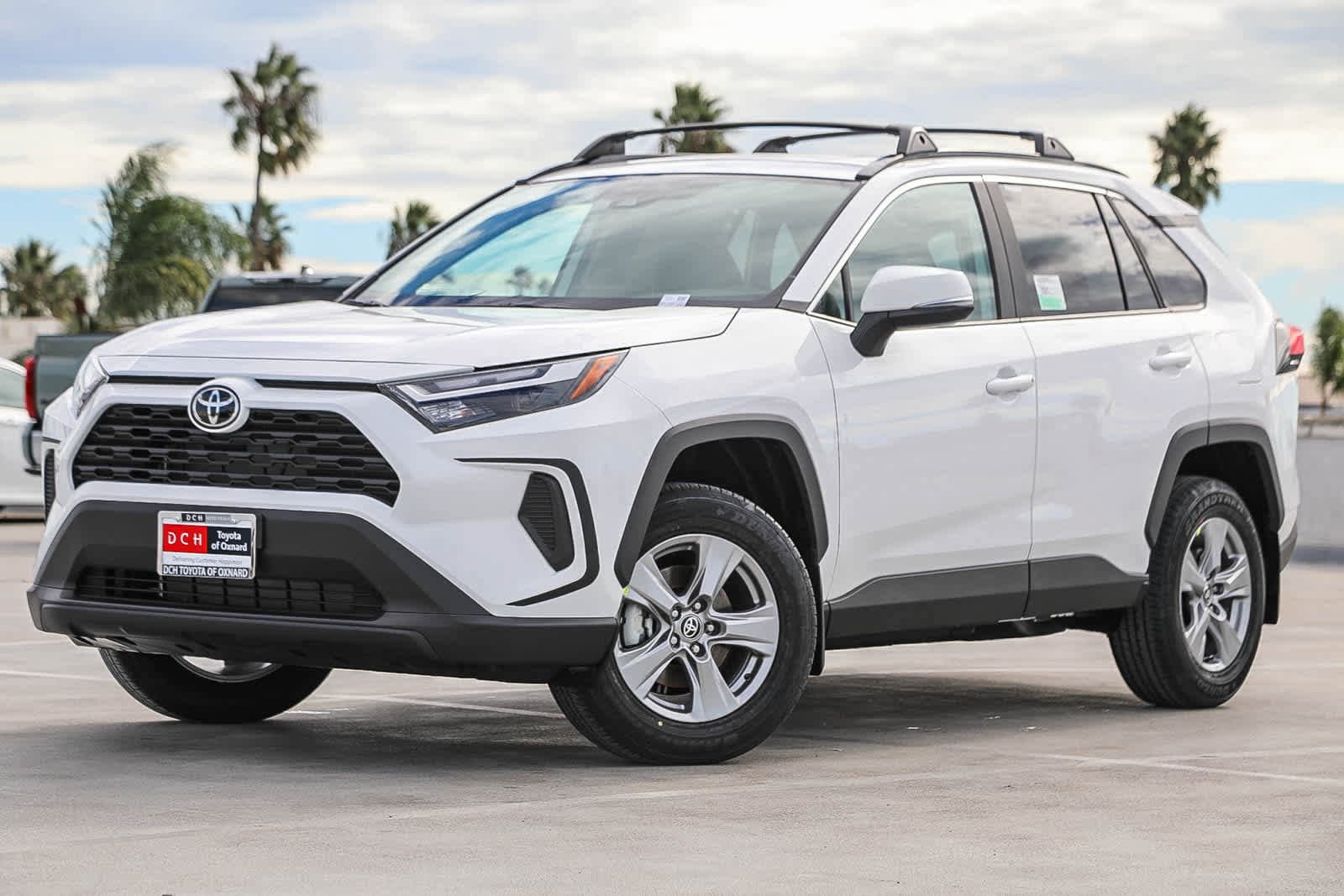 2025 Toyota RAV4 XLE's photo