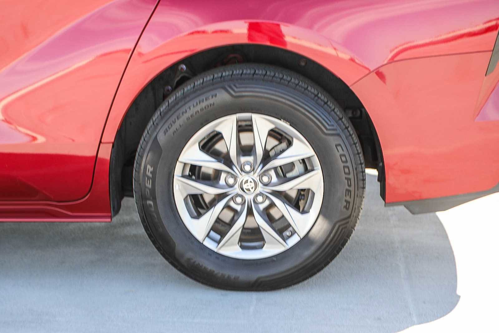 Thumbnail: 2023 Toyota Sienna - 11