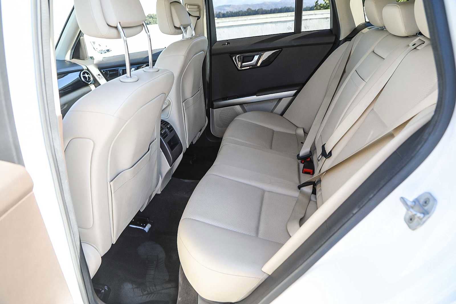 Thumbnail: 2015 Mercedes-Benz GLK - 17