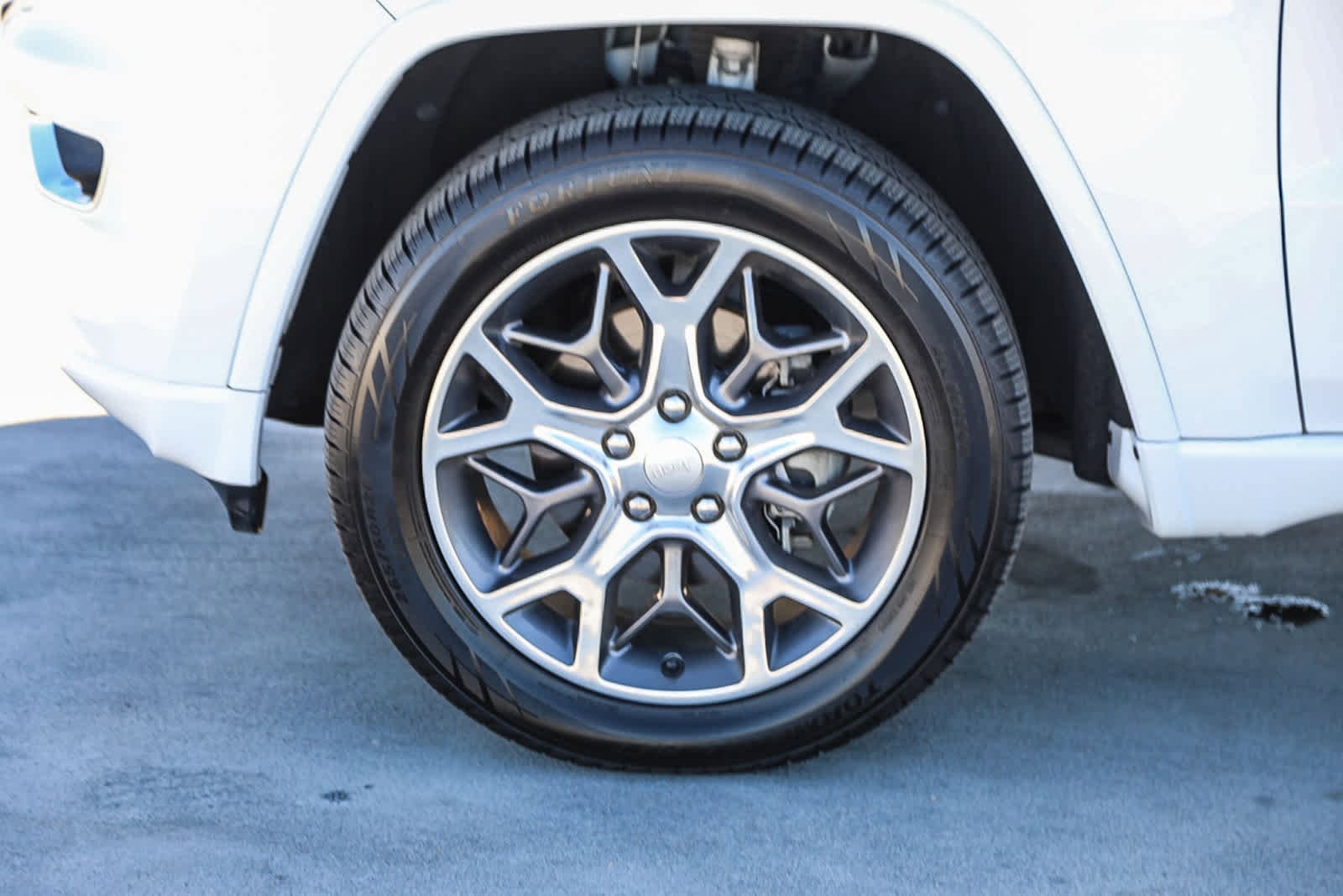 Thumbnail: 2020 Jeep Grand Cherokee - 10