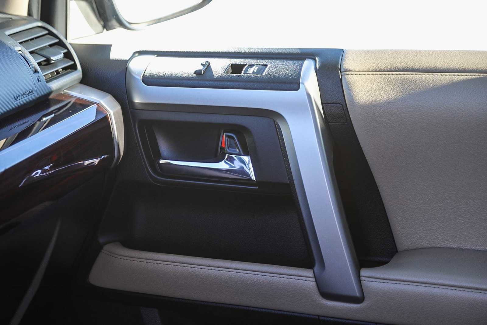 Thumbnail: 2019 Toyota 4Runner - 21