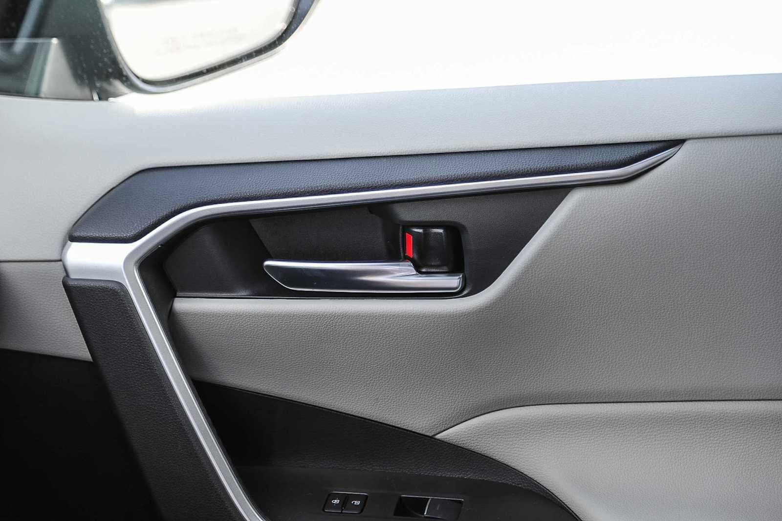 Thumbnail: 2025 Toyota RAV4 - 23