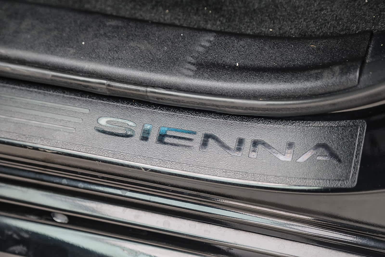 Thumbnail: 2017 Toyota Sienna - 24