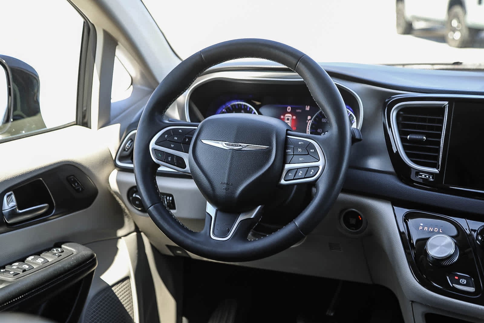 Thumbnail: 2022 Chrysler Pacifica - 15