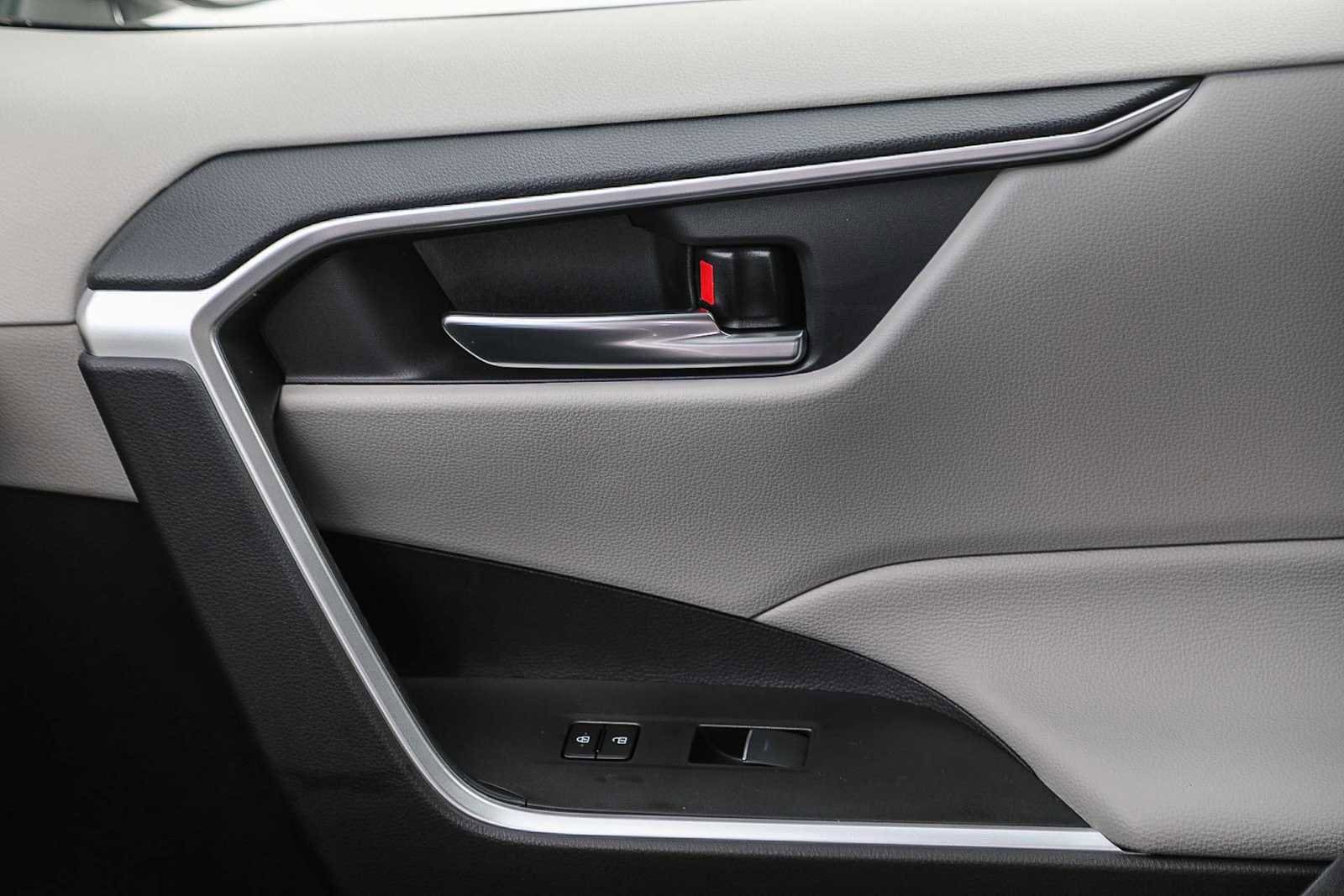 Thumbnail: 2025 Toyota RAV4 - 23