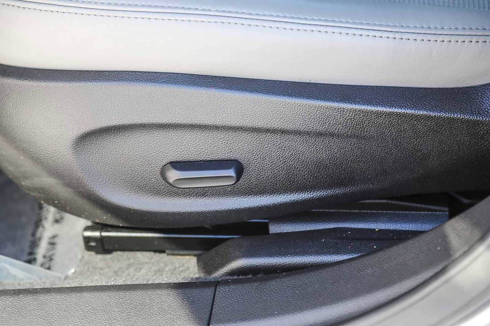 Thumbnail: 2012 Buick Verano - 19