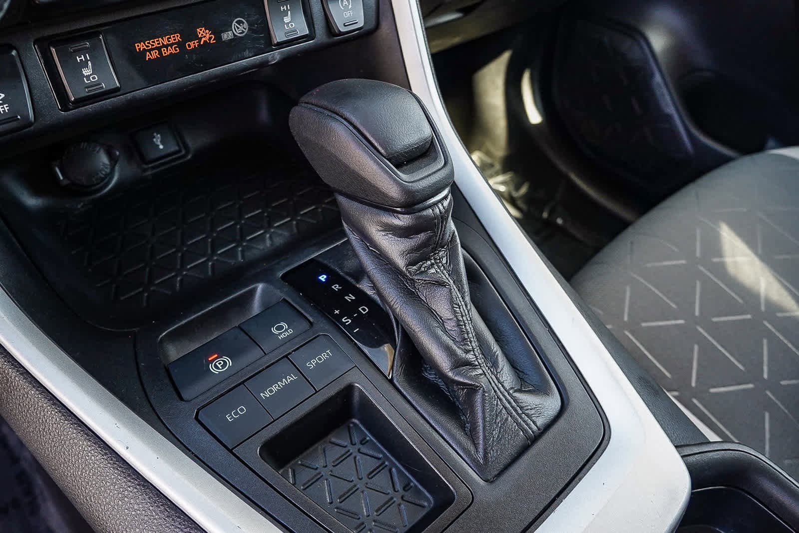 Thumbnail: 2020 Toyota RAV4 - 22