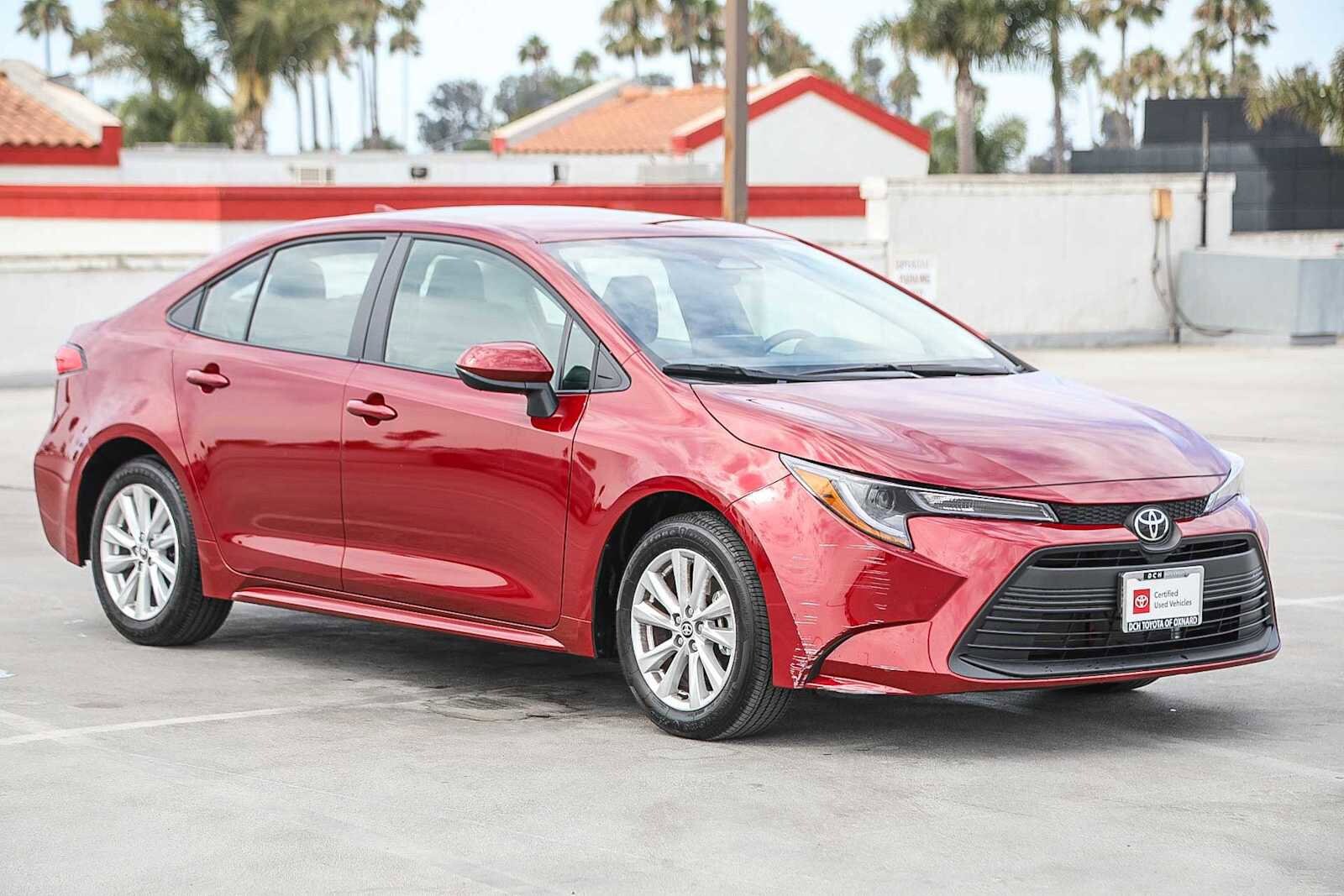 2025 Toyota Corolla LE photo 3