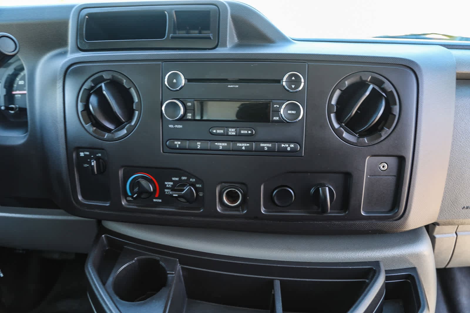 Thumbnail: 2015 Ford Econoline - 13