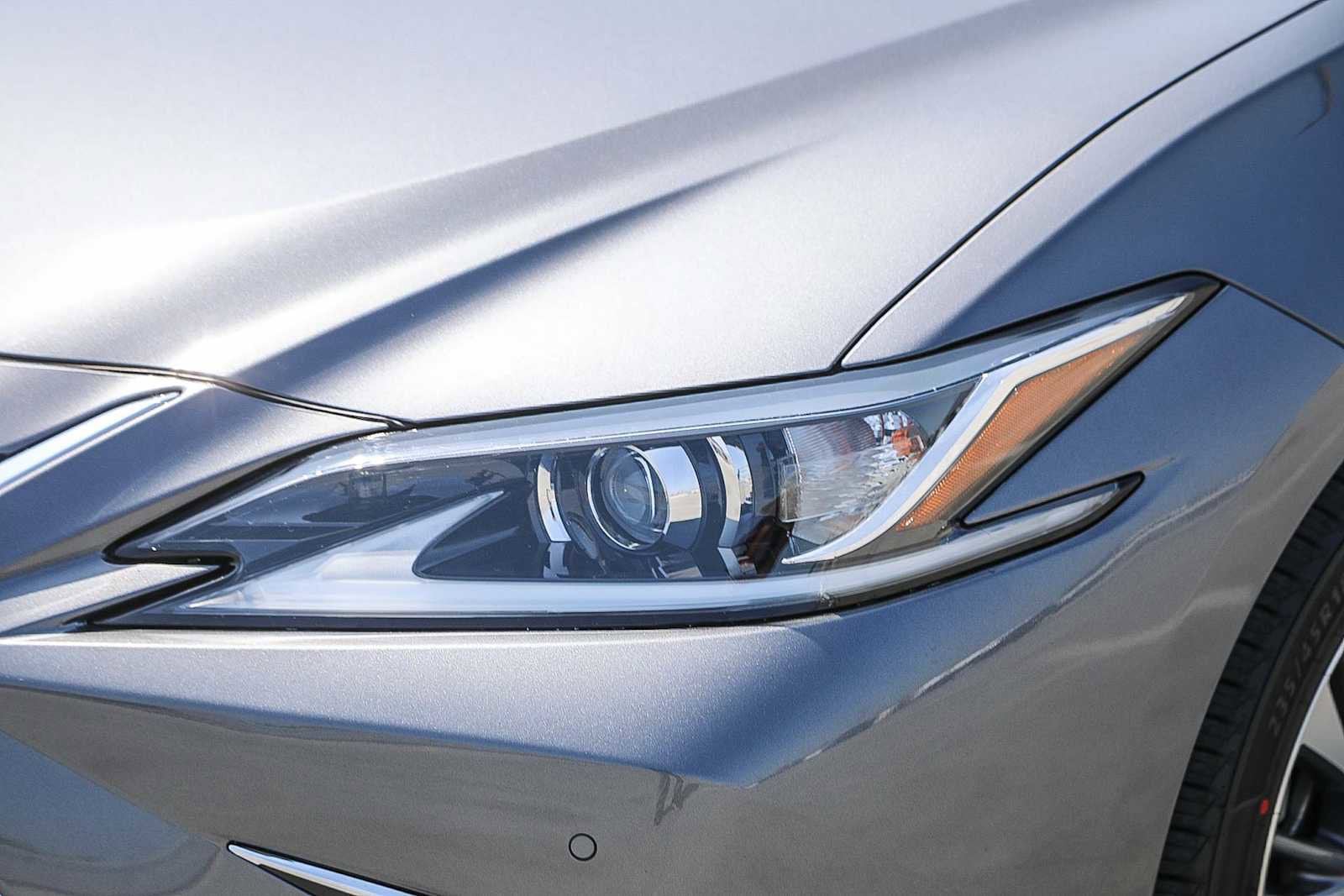 Thumbnail: 2021 Lexus ES - 7
