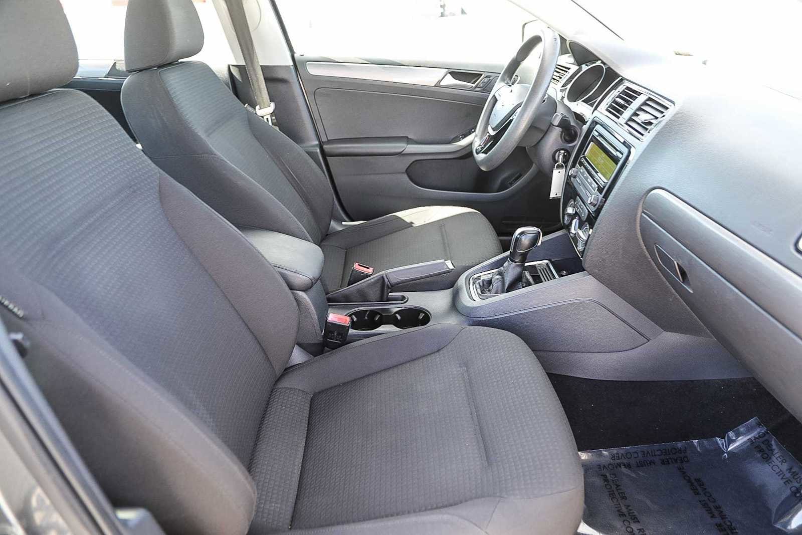 Thumbnail: 2015 Volkswagen Jetta - 16